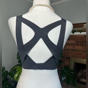 🔥 Victoria  Dark gray Sports Bra Size 34D excellent condition.